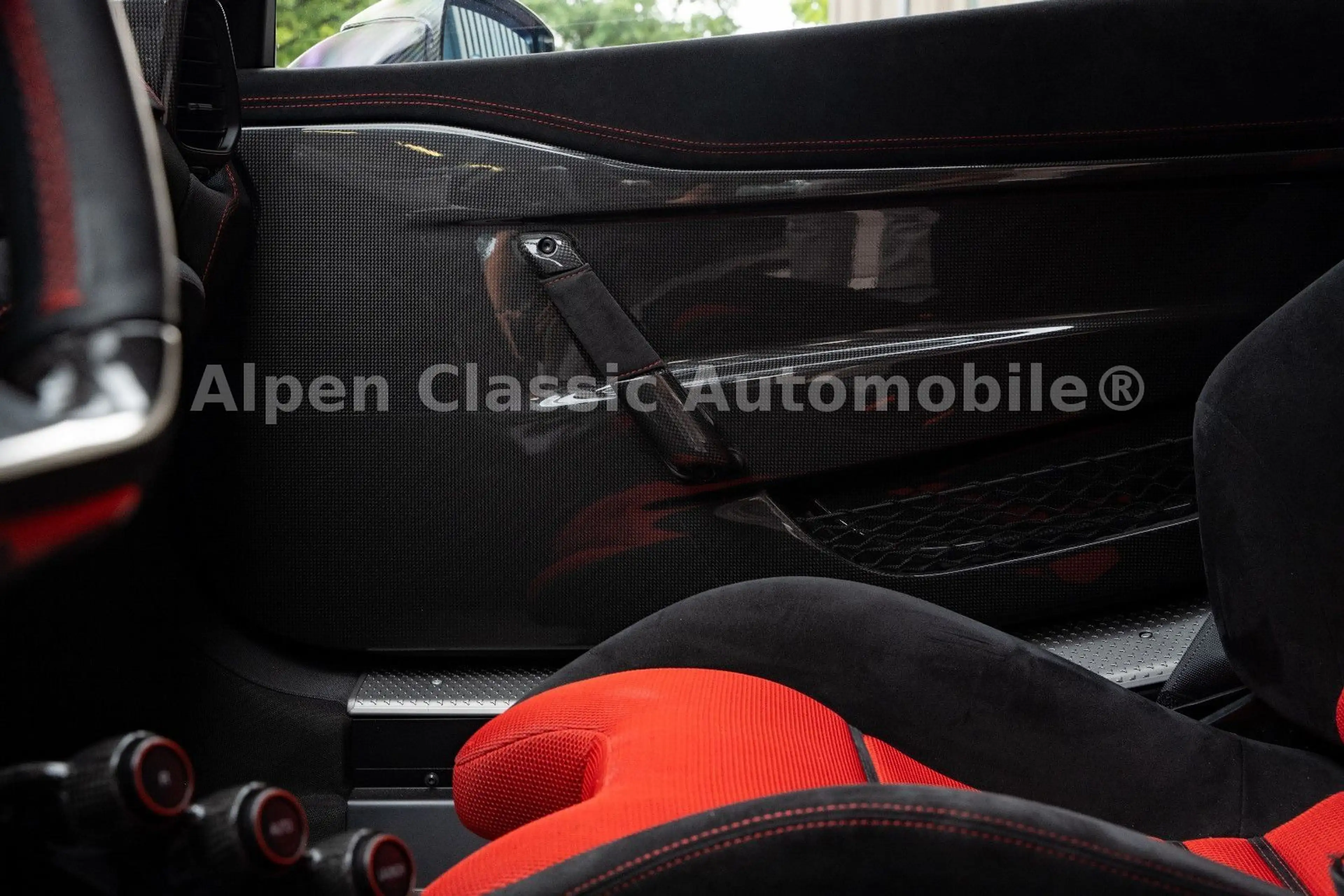 Ferrari 458 Speciale Carbon — photo 9