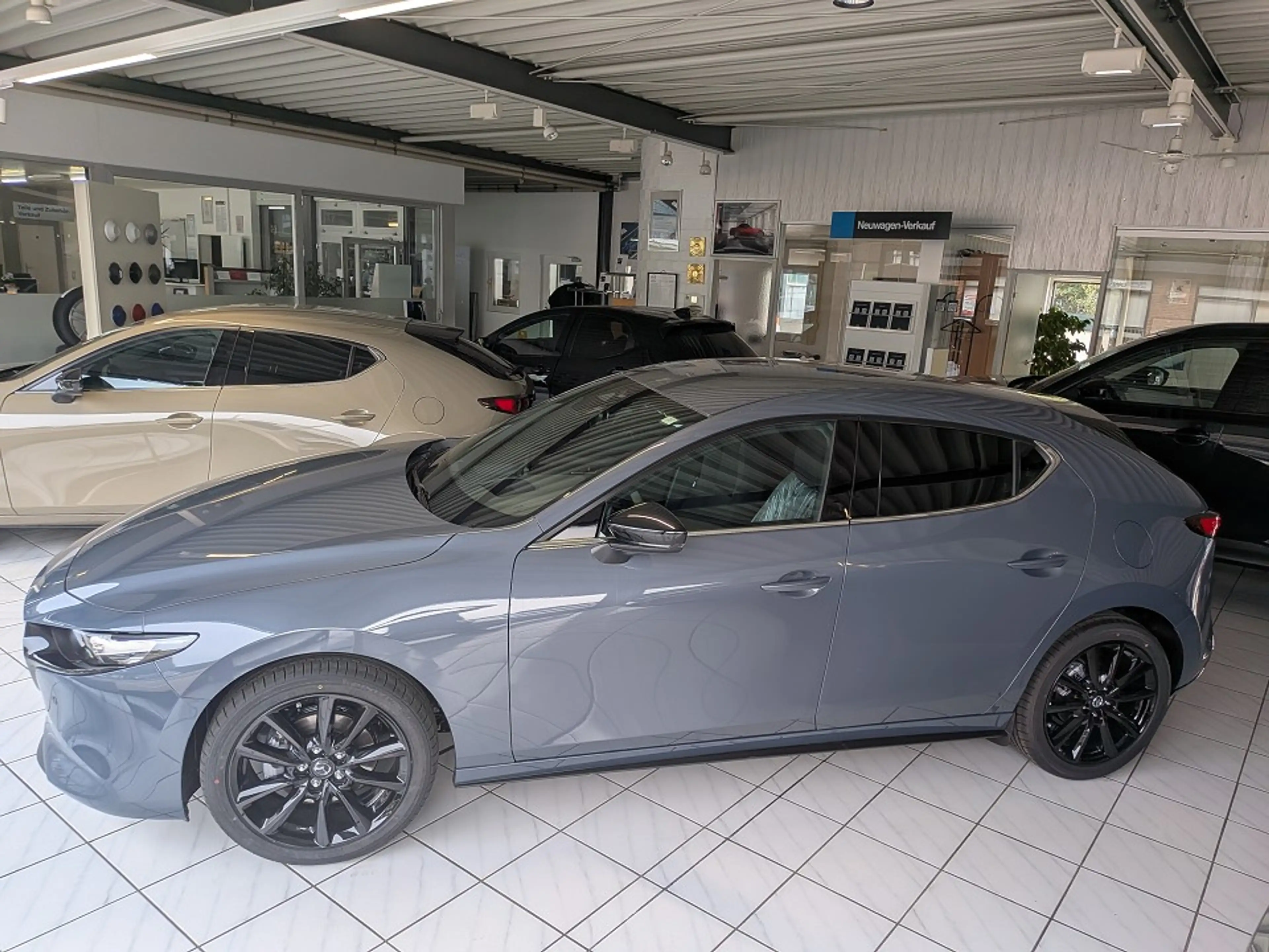Mazda 3 2.5L e-SKYACTIV G 140ps Homura — photo 4