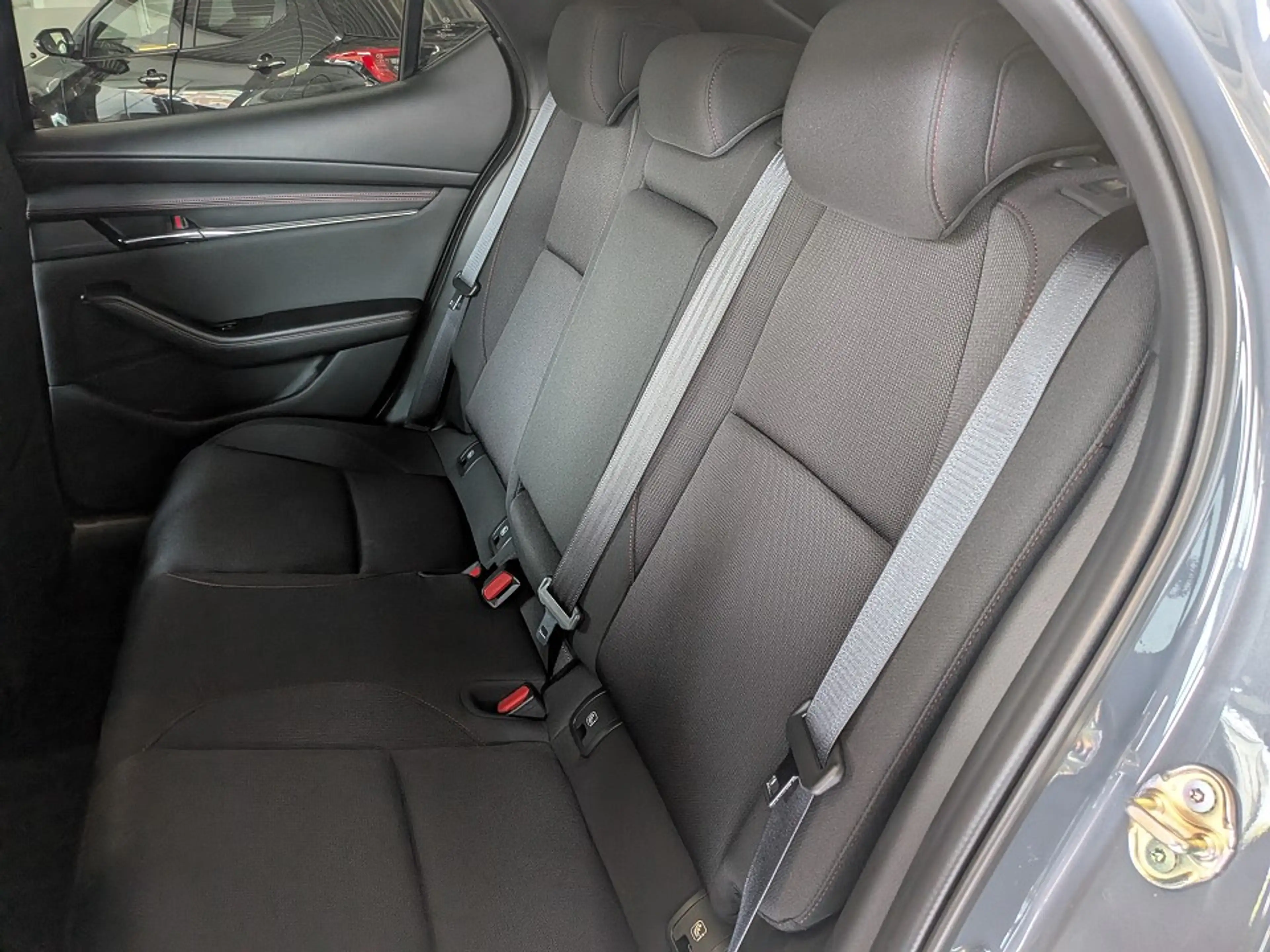 Mazda 3 2.5L e-SKYACTIV G 140ps Homura — photo 10