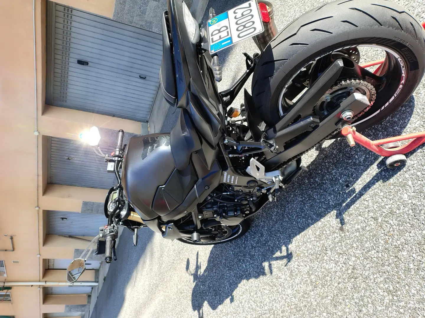Suzuki GSR 750 Чёрный - 2