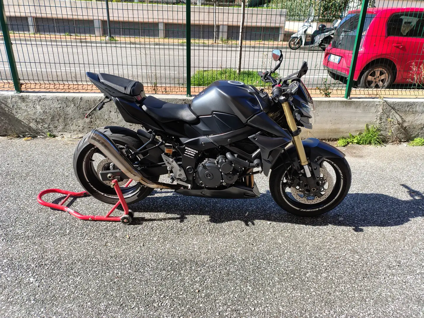 Suzuki GSR 750 Чёрный - 1