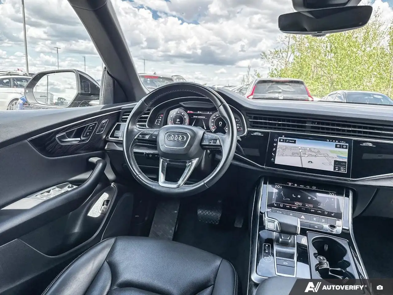 Audi Q8 снимка Audi Q8