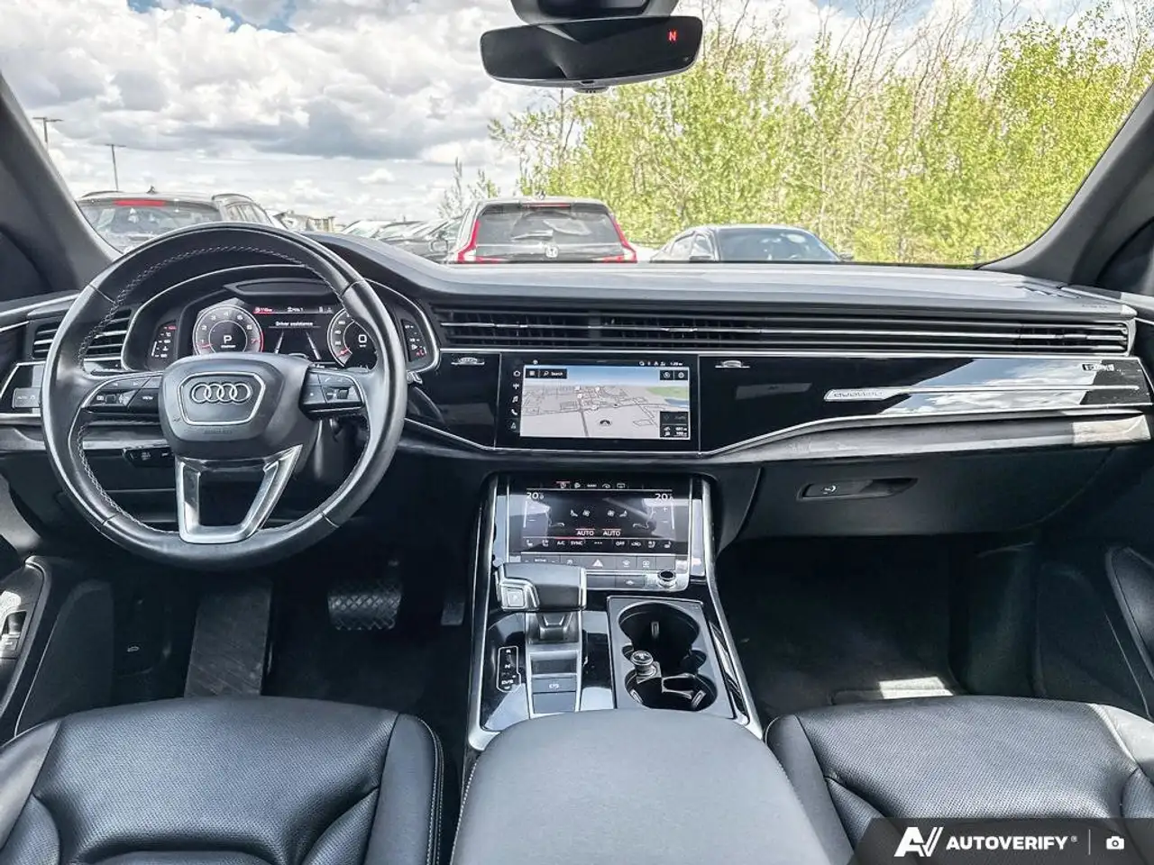 Audi Q8 снимка Audi Q8