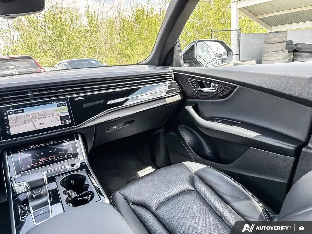 Audi Q8 снимка Audi Q8