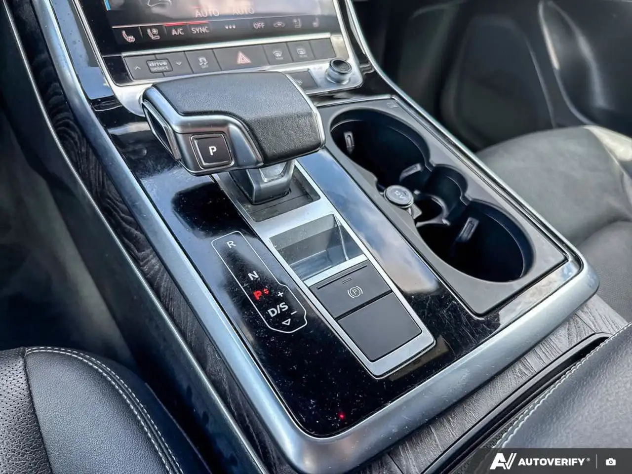 Audi Q8 снимка Audi Q8