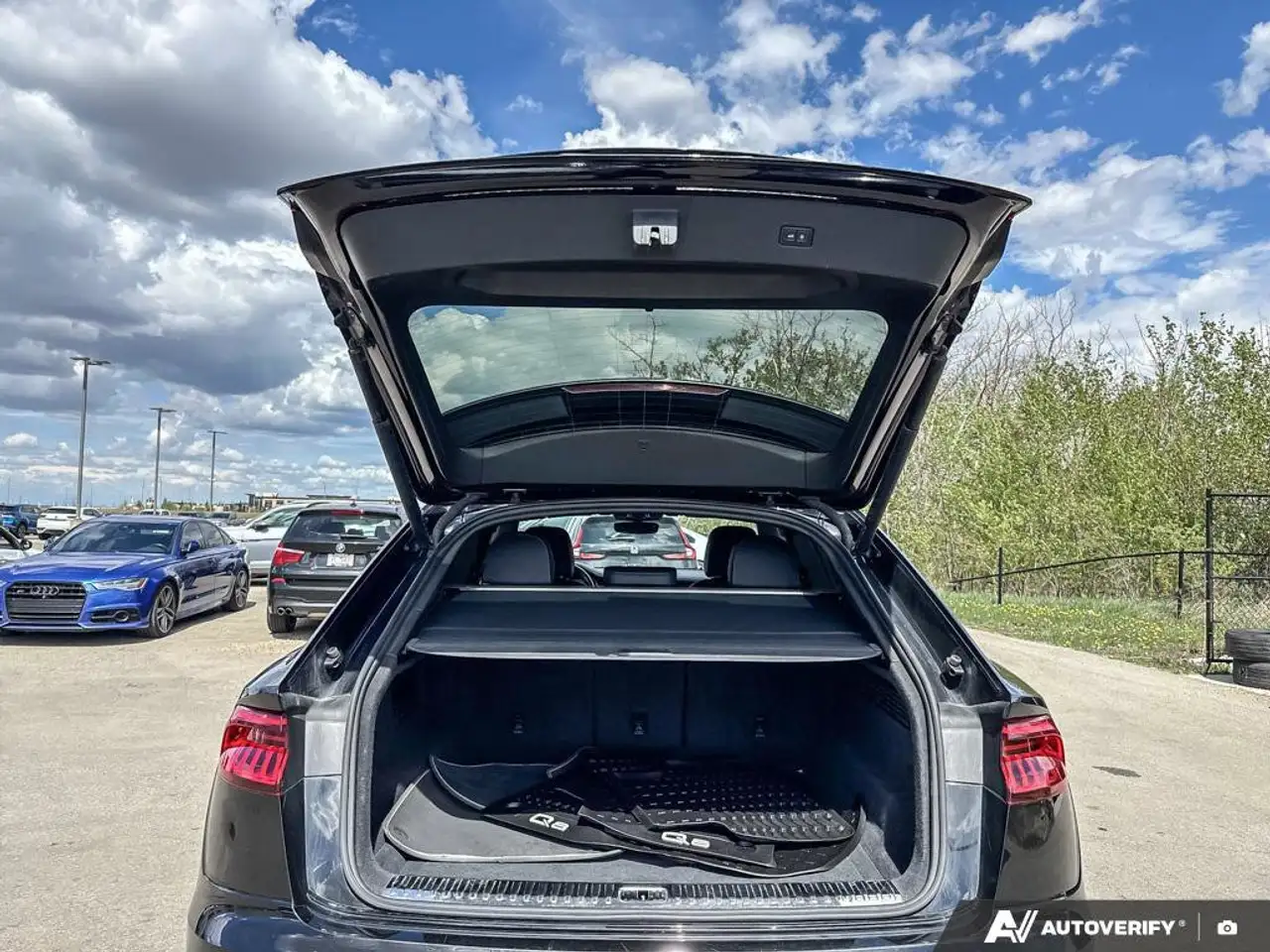 Audi Q8 снимка Audi Q8