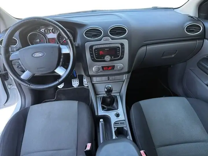 Ford Focus 2010, foto 12