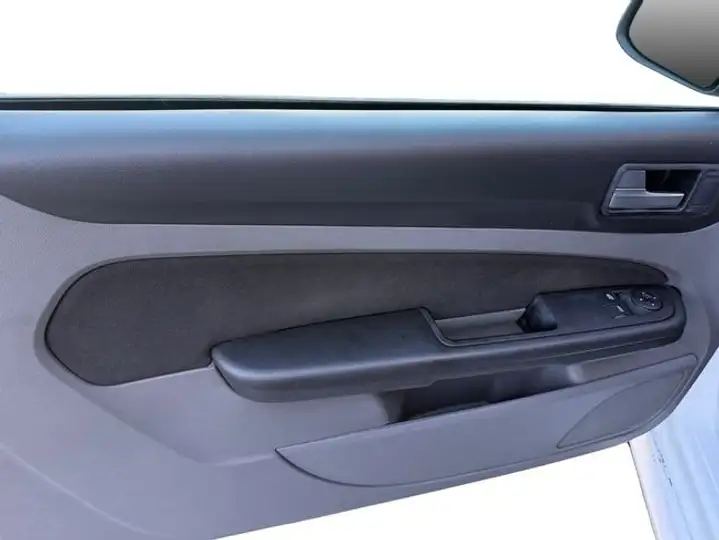 Ford Focus 2010, foto 10