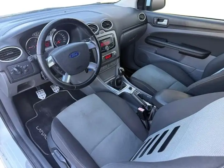 Ford Focus 2010, foto 9