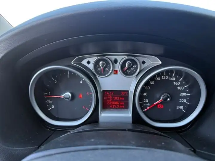 Ford Focus 2010, foto 14