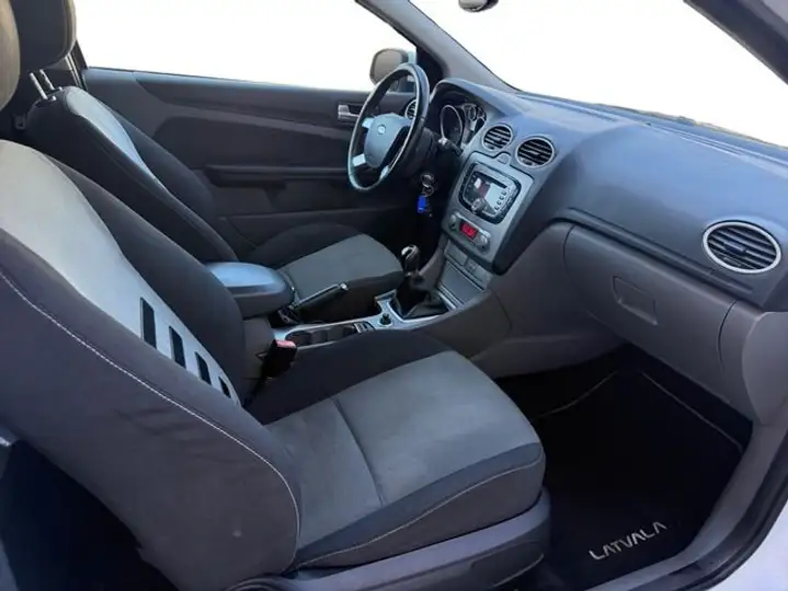 Ford Focus 2010, foto 17