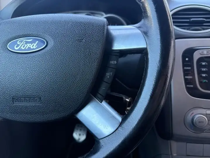 Ford Focus 2010, foto 20