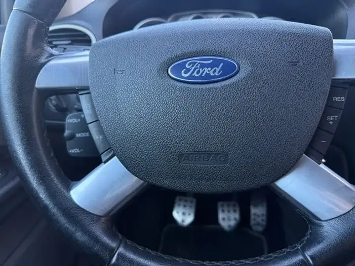 Ford Focus 2010, foto 21