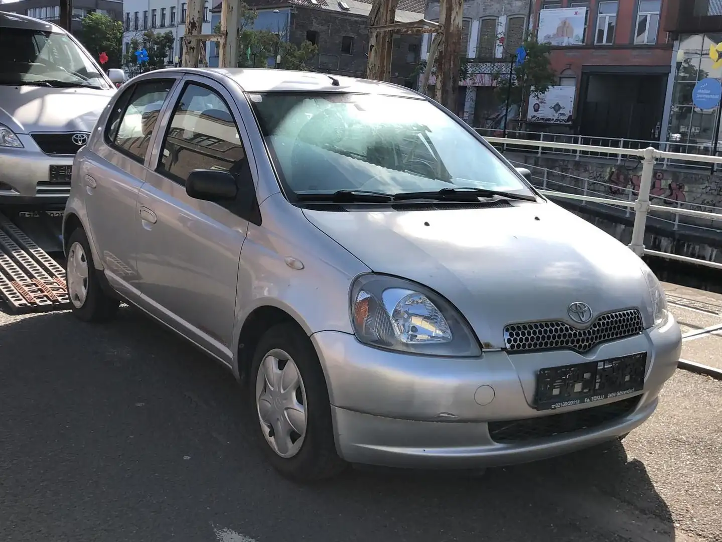 Toyota Yaris 1.4 Turbo D-4D Linea Sol Grijs - 1