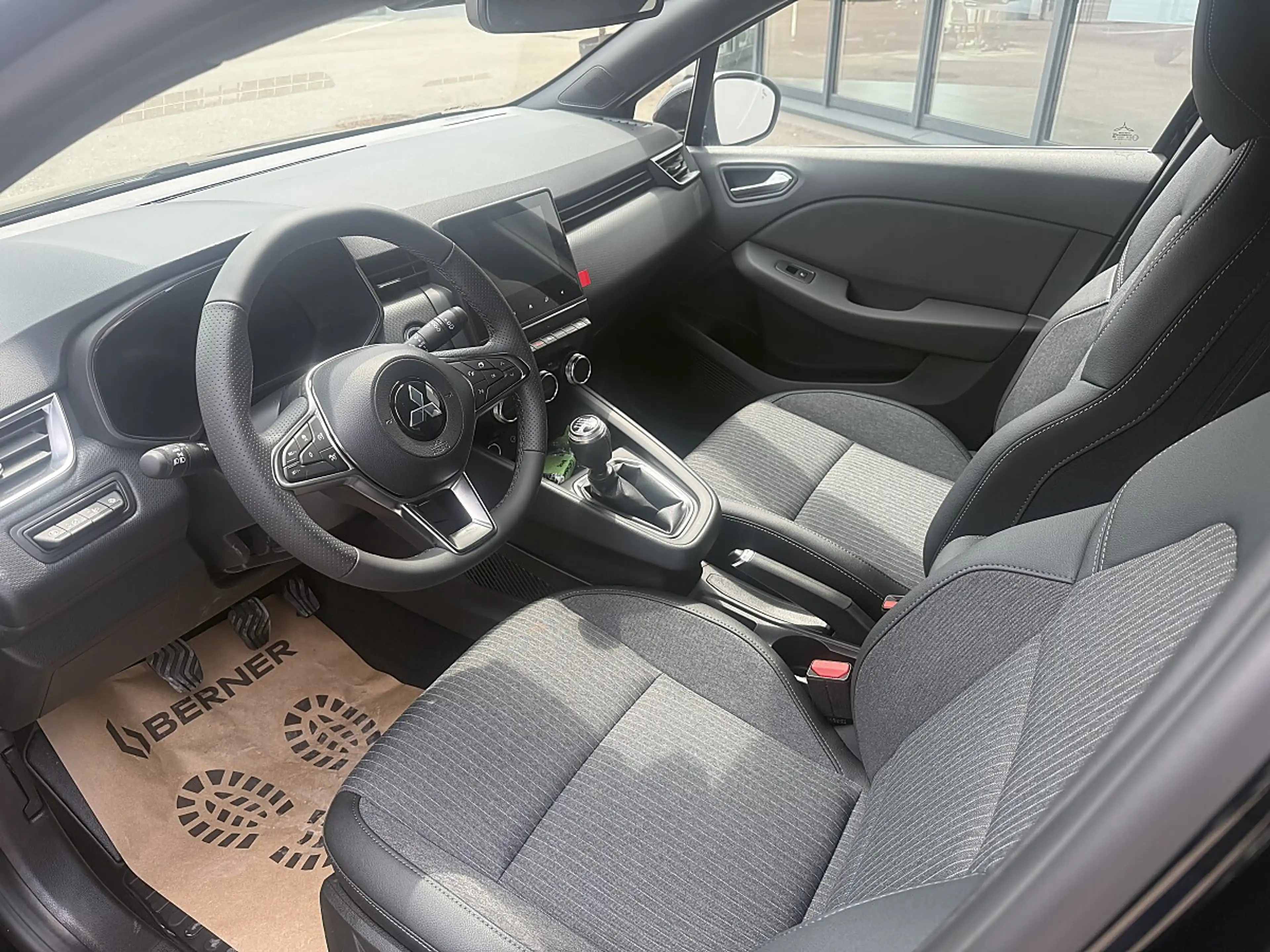 Mitsubishi Colt 1,0 MPI-T Intense — photo 5