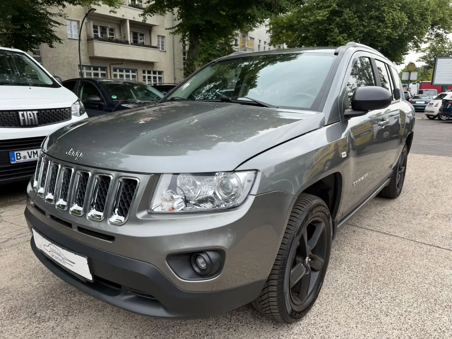 Jeep Compass 4x4,AUTOM,KLIMA,PDC,AHK,LEDER,TÜV 6/26 Gris - 1