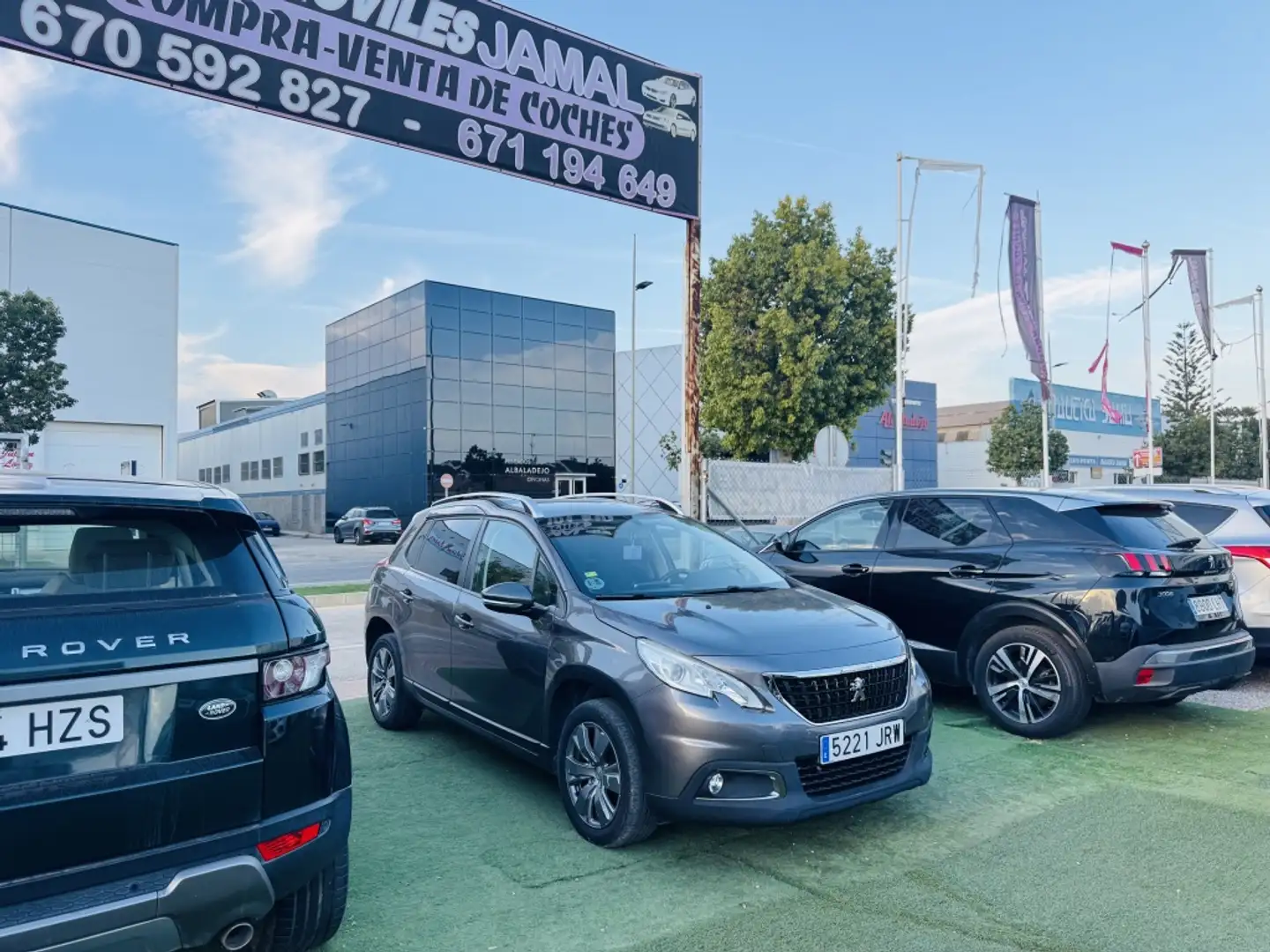 Peugeot 2008 1.2 PureTech S&S Style EAT6 110 Grau - 1