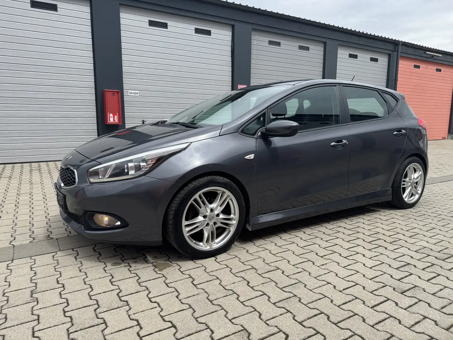 Kia Ceed / cee'd Edition 7 Grau - 2
