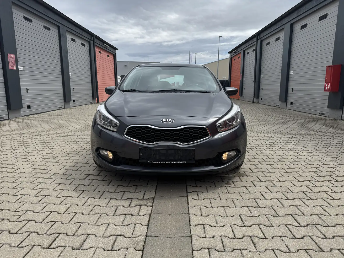 Kia Ceed / cee'd Edition 7 Grau - 1