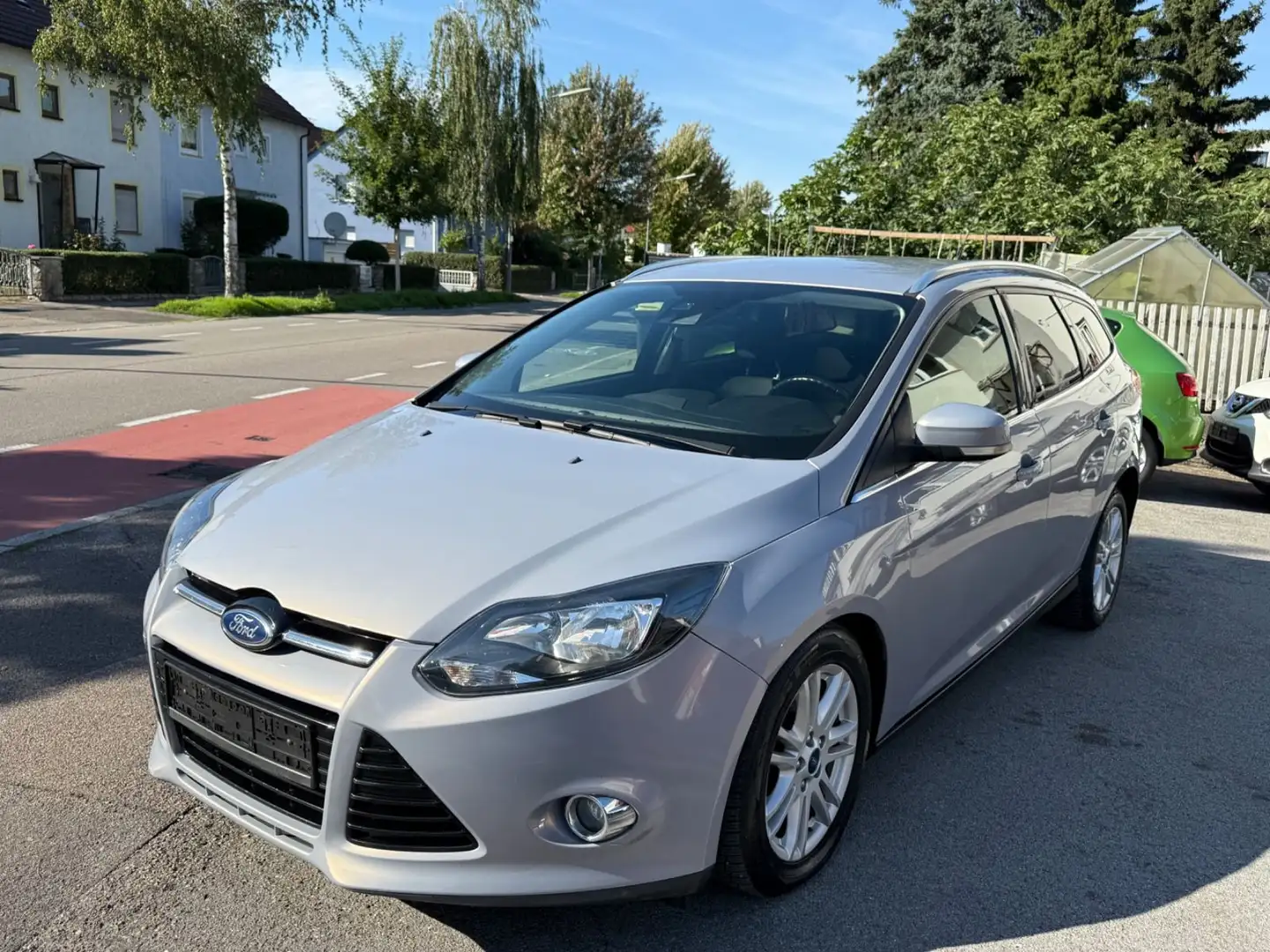 Ford Focus Turnier2. 0TDi/Titanium/Klima/Navi/R-Kamer Grau - 2