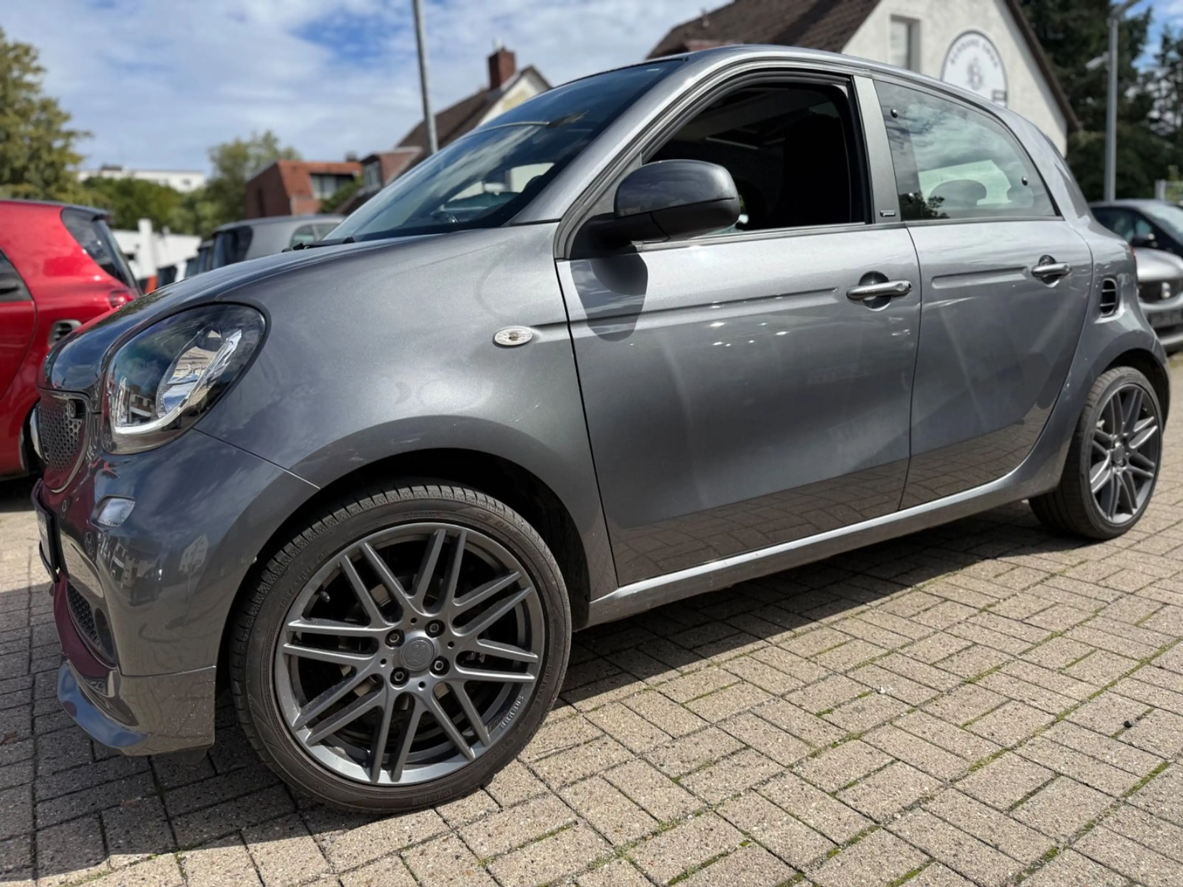 smart forFour *BRABUS*PANORAMA*KLIMAAUTOMATIK*CARPLAY* — photo 6