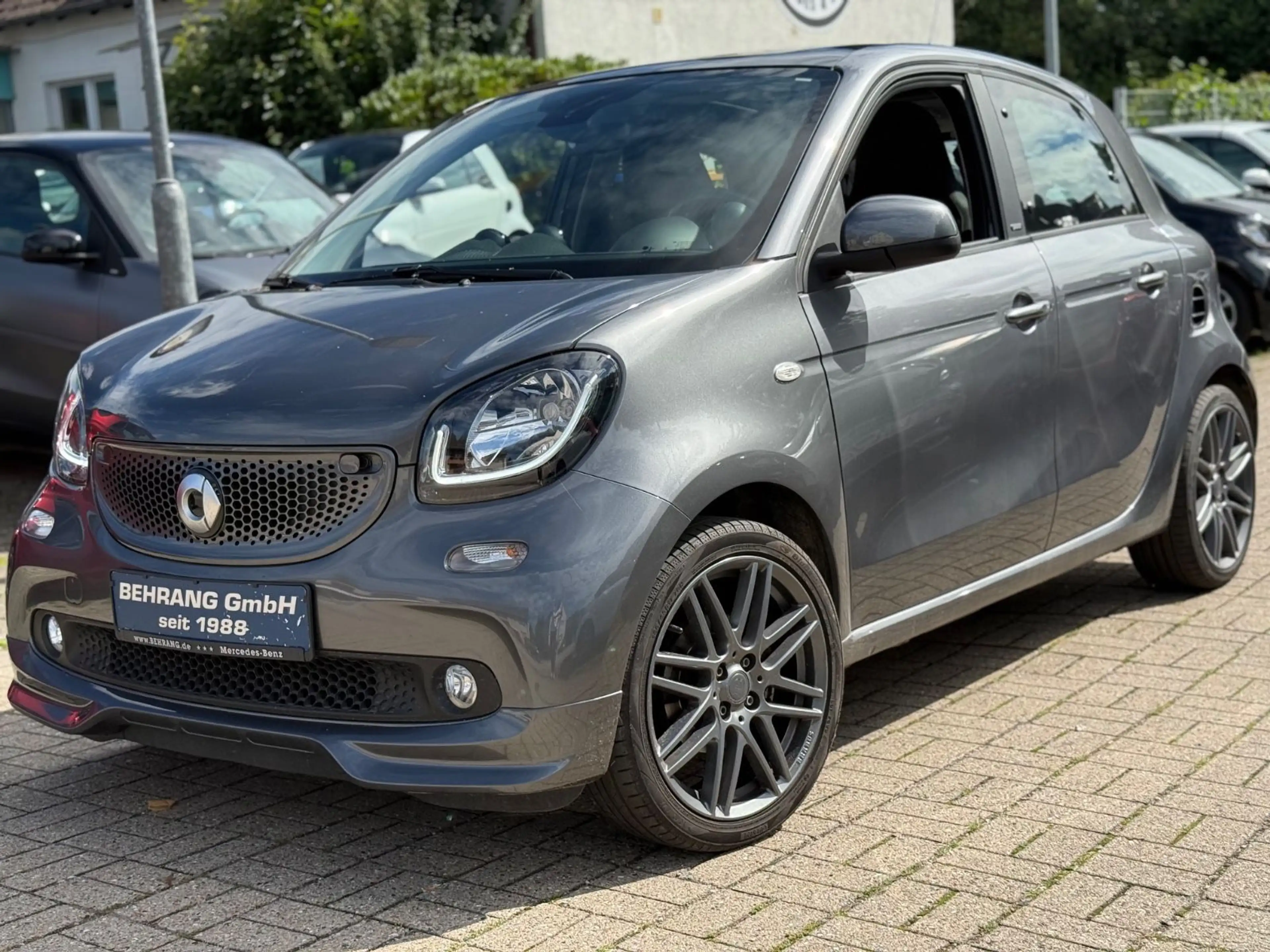 smart forFour *BRABUS*PANORAMA*KLIMAAUTOMATIK*CARPLAY* — photo 2