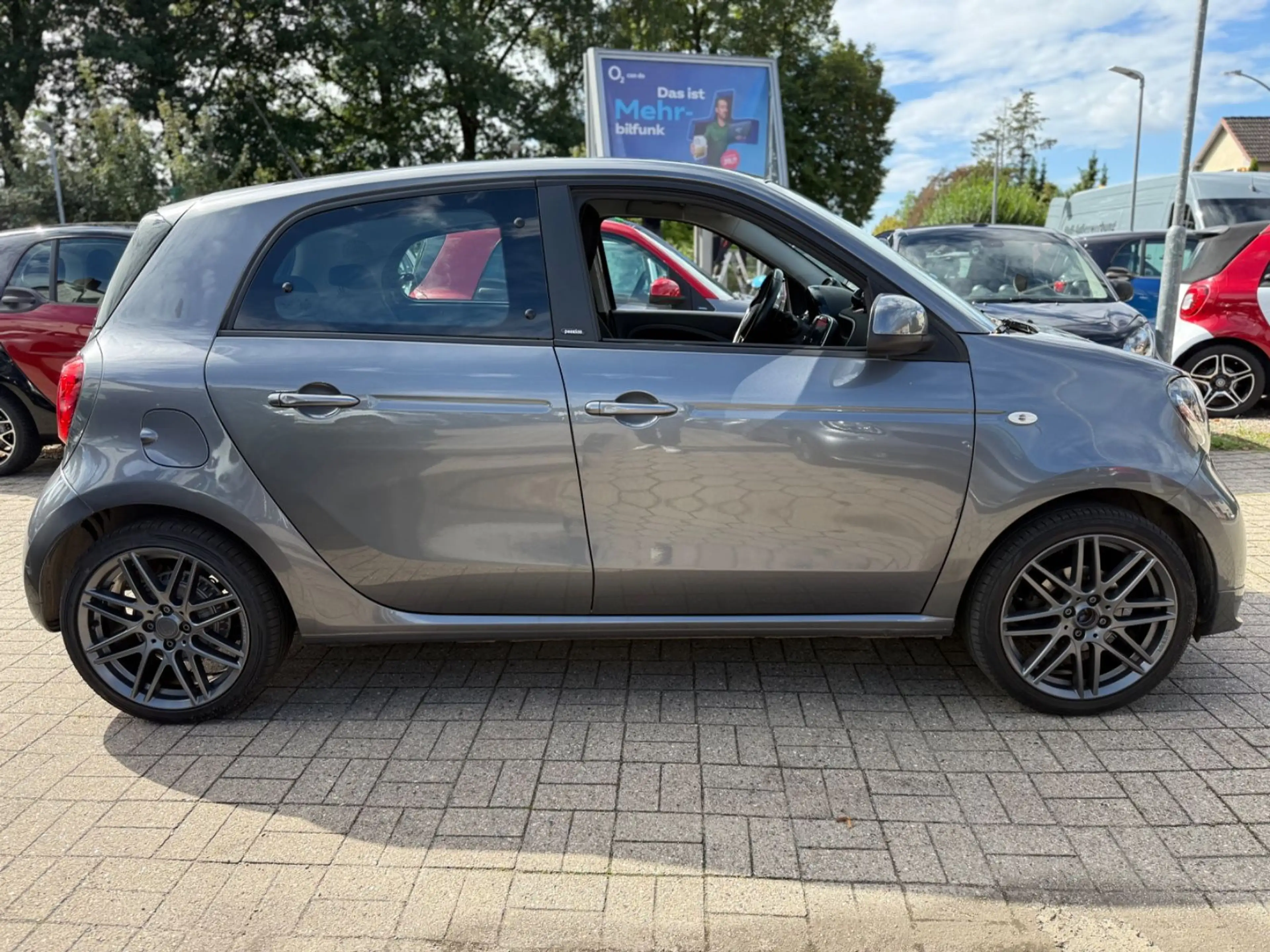 smart forFour *BRABUS*PANORAMA*KLIMAAUTOMATIK*CARPLAY* — photo 10