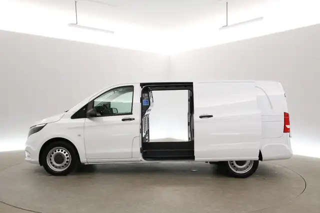 Mercedes-Benz Vito view 4
