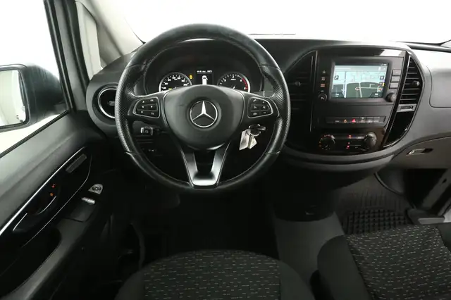 Mercedes-Benz Vito view 2