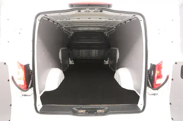 Mercedes-Benz Vito view 3