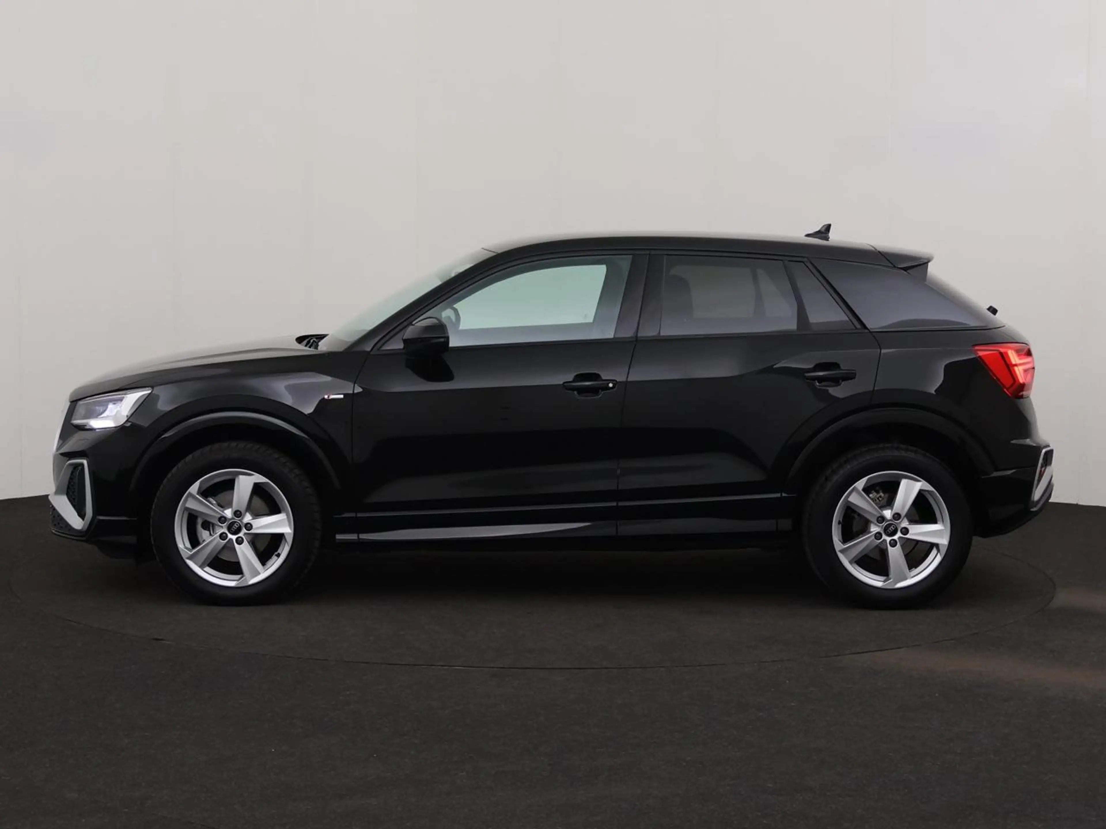 Audi Q2 Business Edition S line 35 TFSI 110(150) kW(ch) S tronic — photo 4