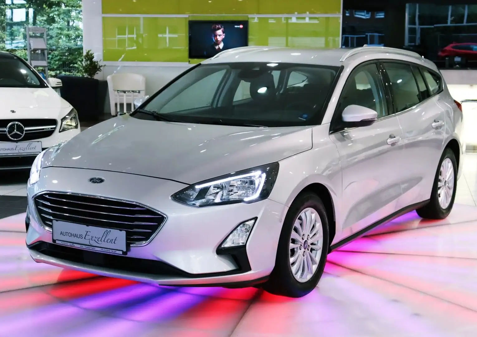 Ford Focus Turnier Titanium*KAMERA*SHZ*LHZ*LED*ALU*BC Silber - 1