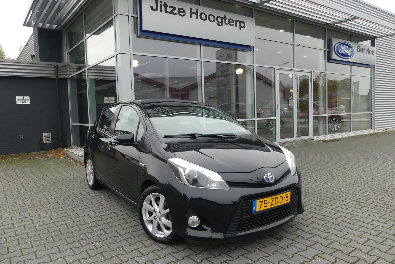 Toyota Yaris 1.5 Full Hybrid Dynamic AFNEEMBARE TREKHAAK, CRUIS Zwart - 1