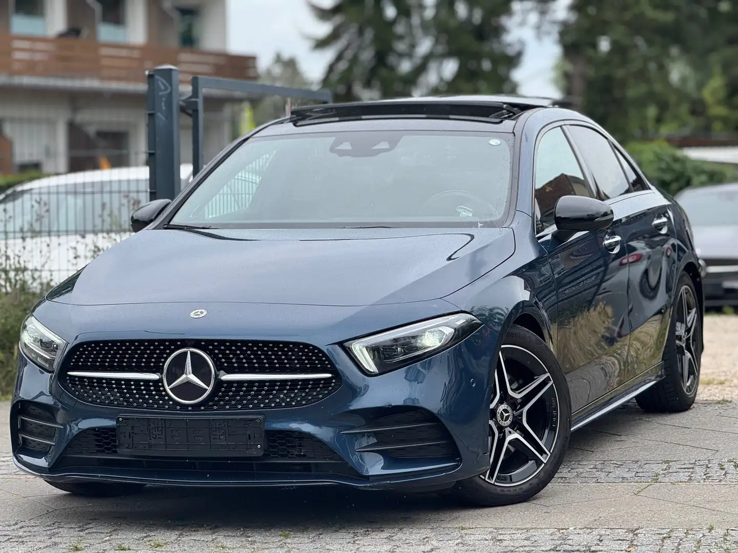 Mercedes-Benz A 220 A 220 4Matic AMG-Line/Pano/Multibeam/360GK/Burmest Blau - 2