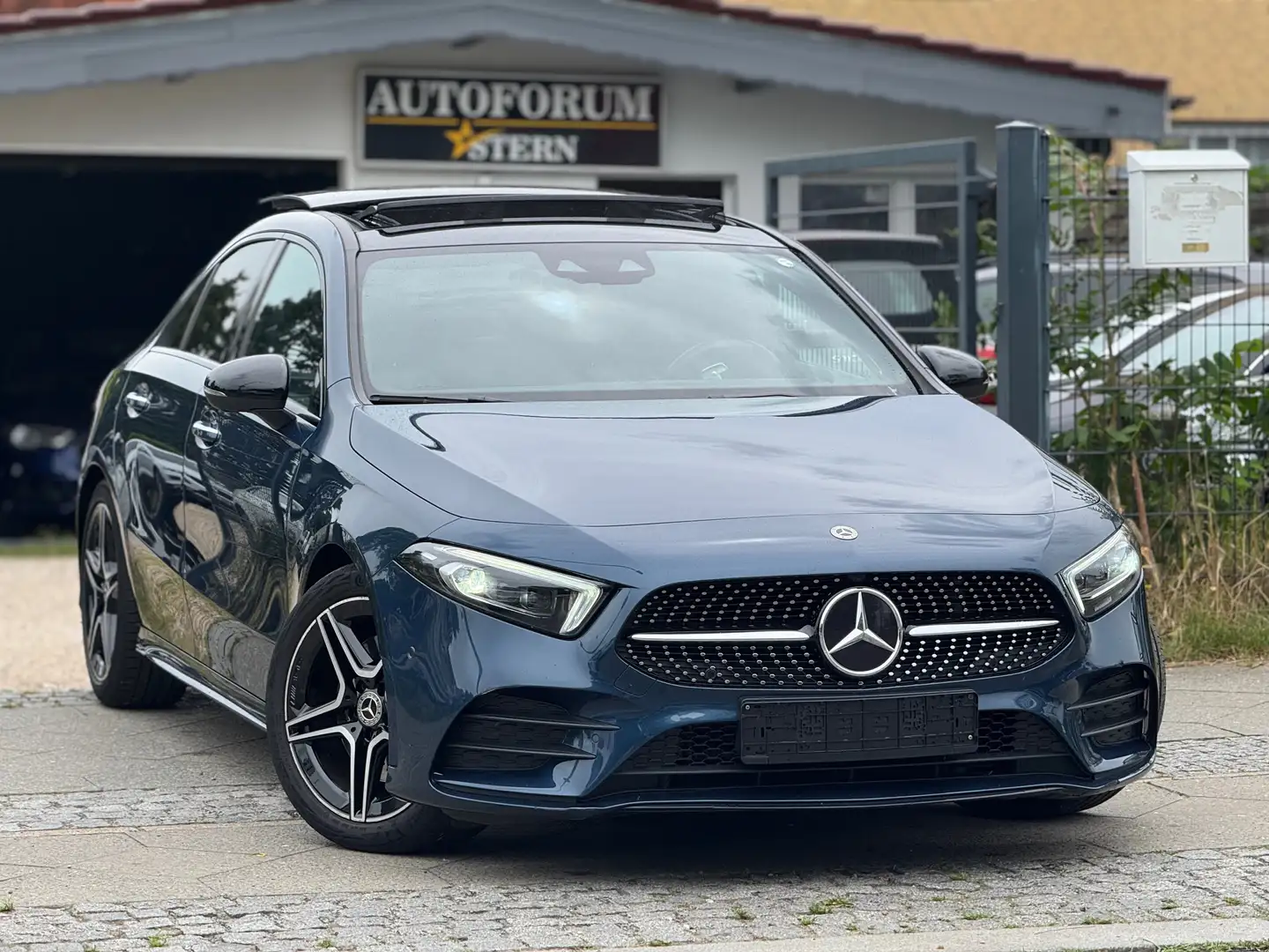 Mercedes-Benz A 220 A 220 4Matic AMG-Line/Pano/Multibeam/360GK/Burmest Blau - 1