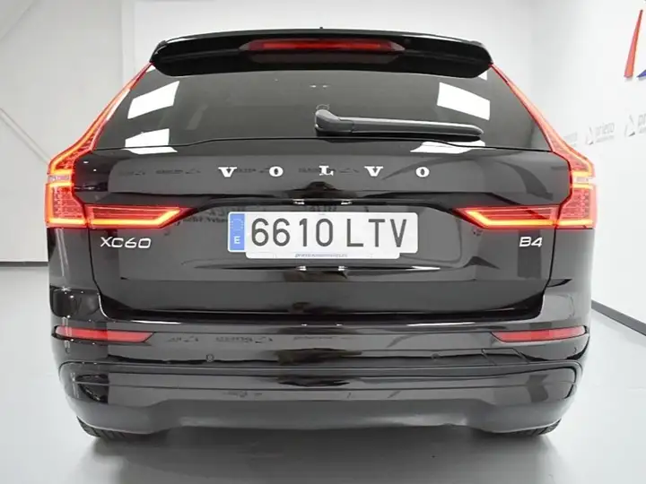 Volvo XC60 2021, foto 30