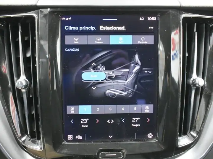 Volvo XC60 2021, foto 20