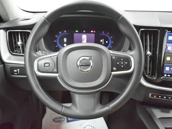 Volvo XC60 2021, foto 15