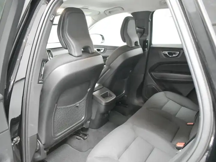 Volvo XC60 2021, foto 27