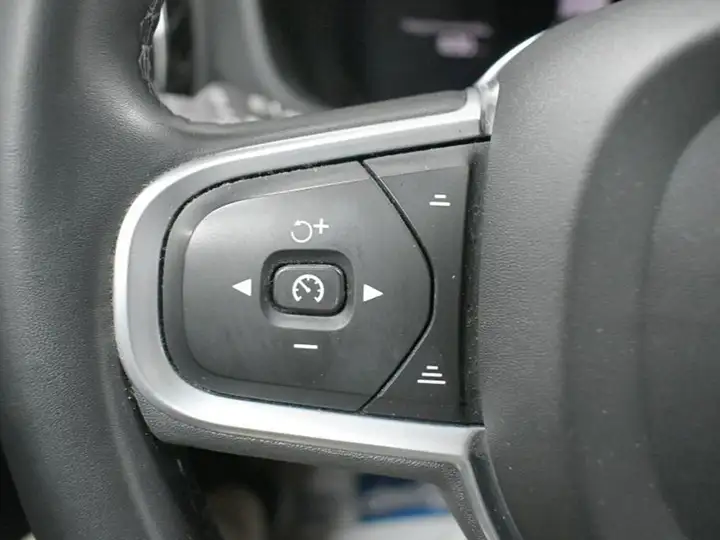Volvo XC60 2021, foto 13