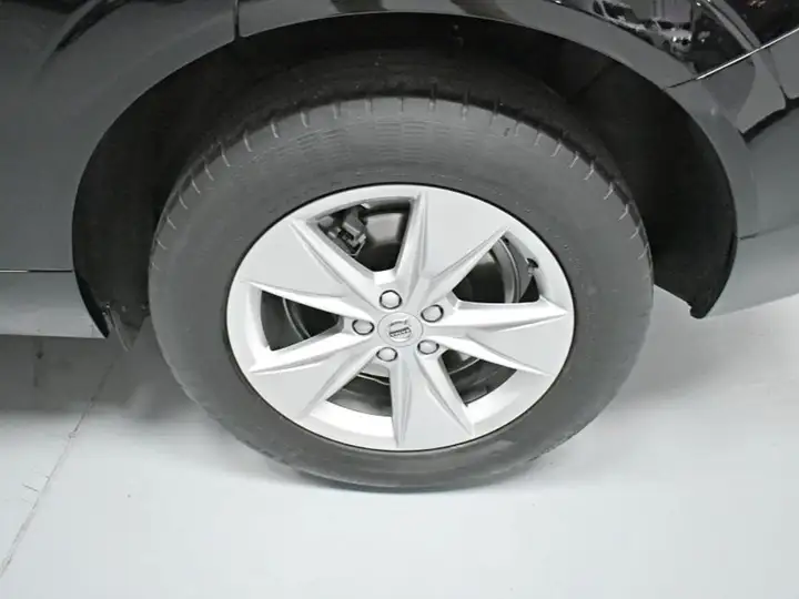 Volvo XC60 2021, foto 6
