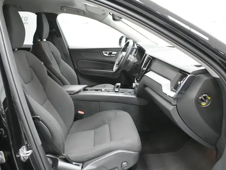 Volvo XC60 2021, foto 40