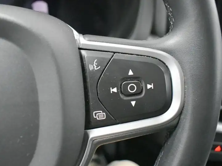 Volvo XC60 2021, foto 14