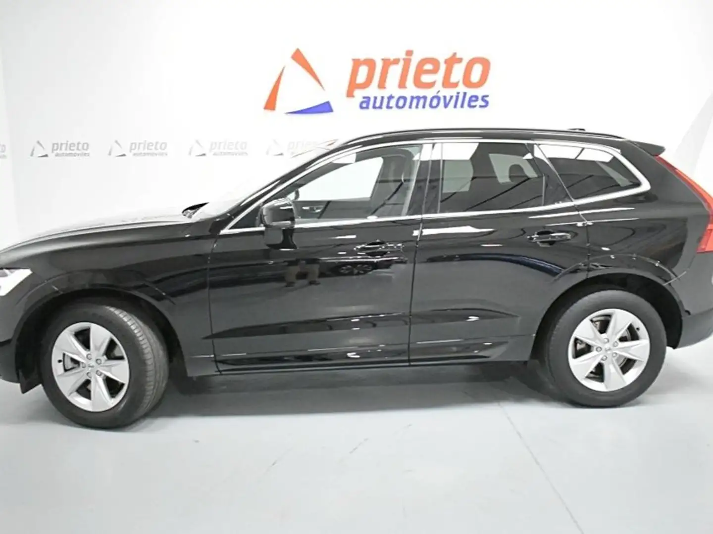 Volvo XC60 2.0 B4 D Momentum Pro Auto Negro - 2