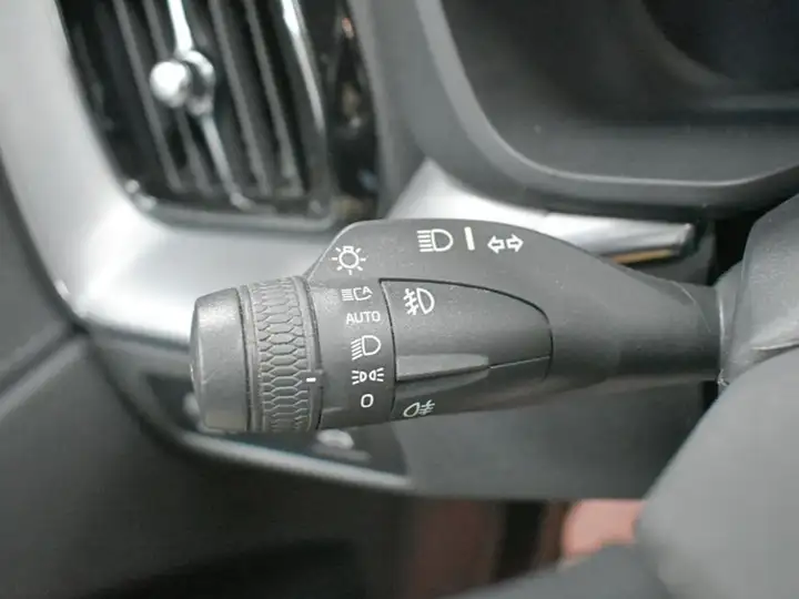 Volvo XC60 2021, foto 11