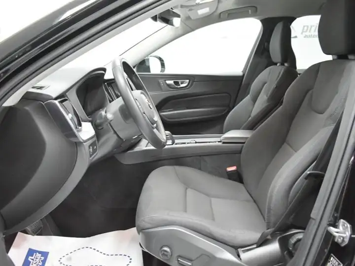 Volvo XC60 2021, foto 9