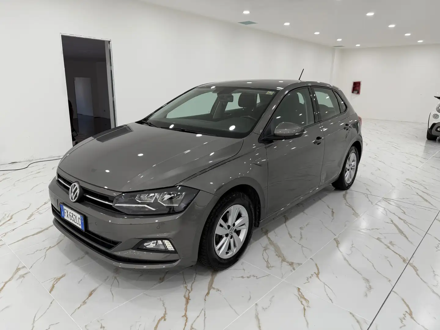 Volkswagen Polo Polo 5p 1.0 evo Comfortline 80cv Grigio - 2