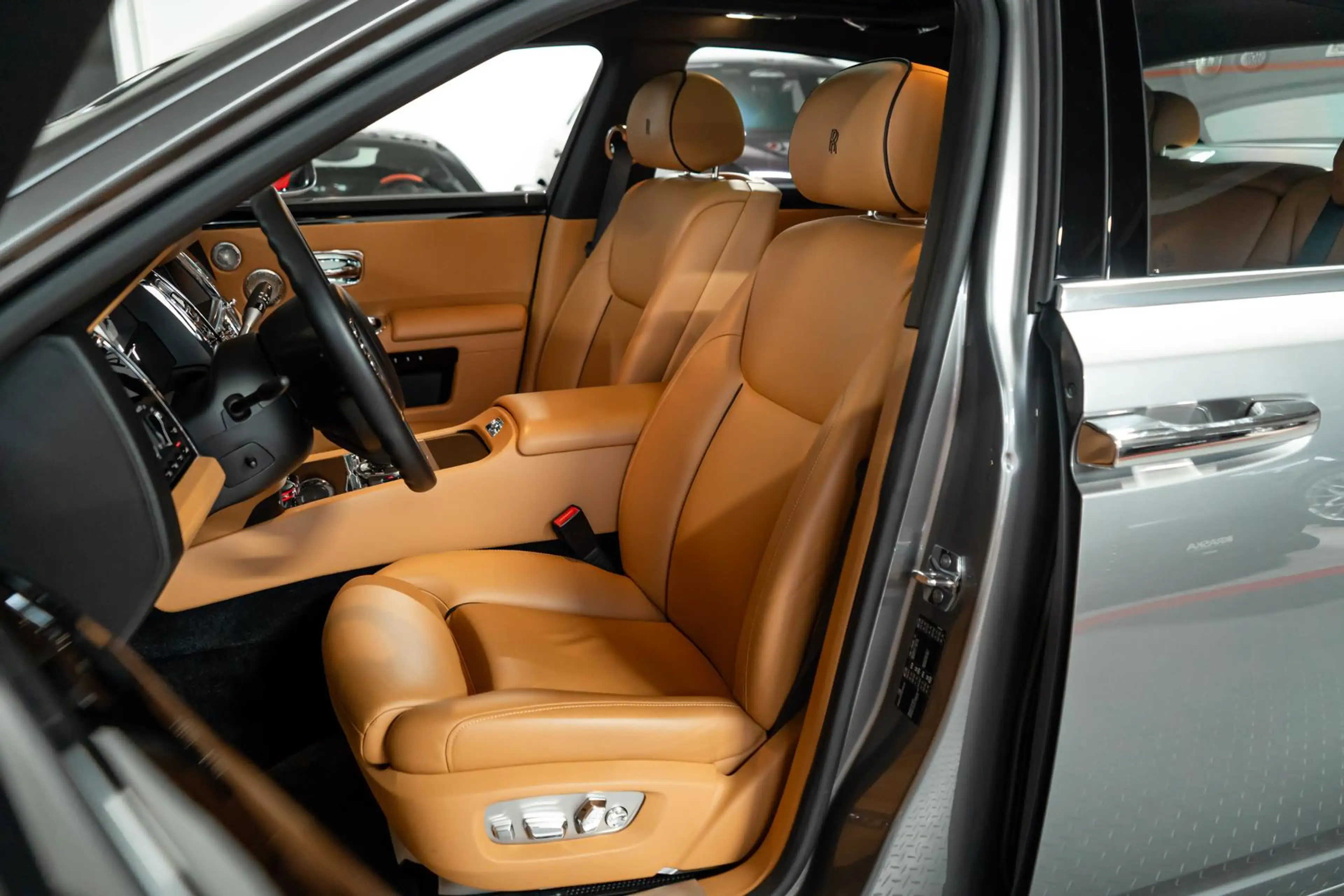 Rolls-Royce Ghost V12 6.5 LED HUD 360° PANO NIGHT SOFT SOUND — photo 17