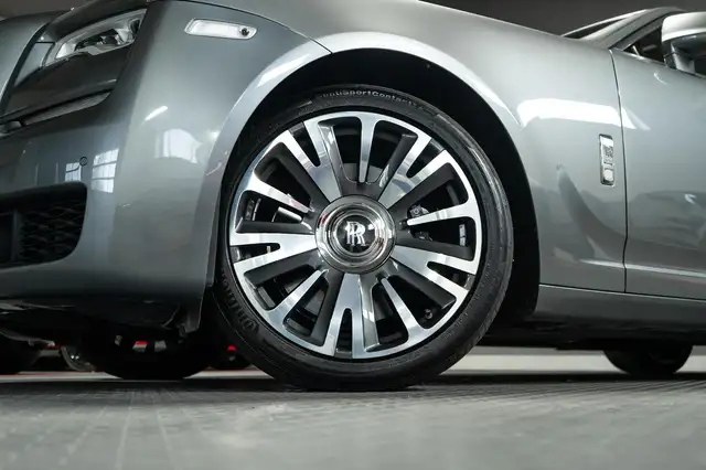 Rolls-Royce Ghost view 3