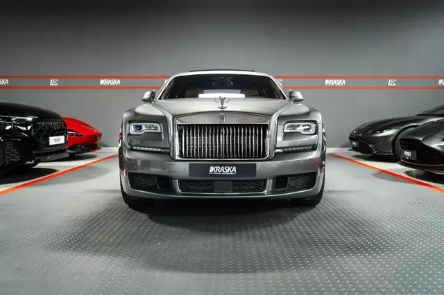 Rolls-Royce Ghost view 6